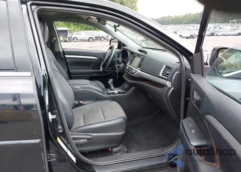 2018 Toyota Highlander Le Plus from USA, damaged, VIN 5TDBZRFH8JS897020